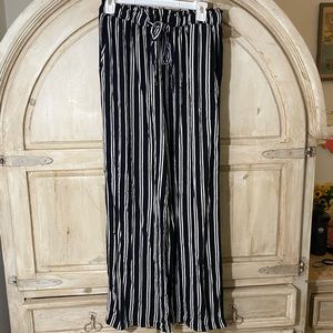 Xhilaration Flowy pants